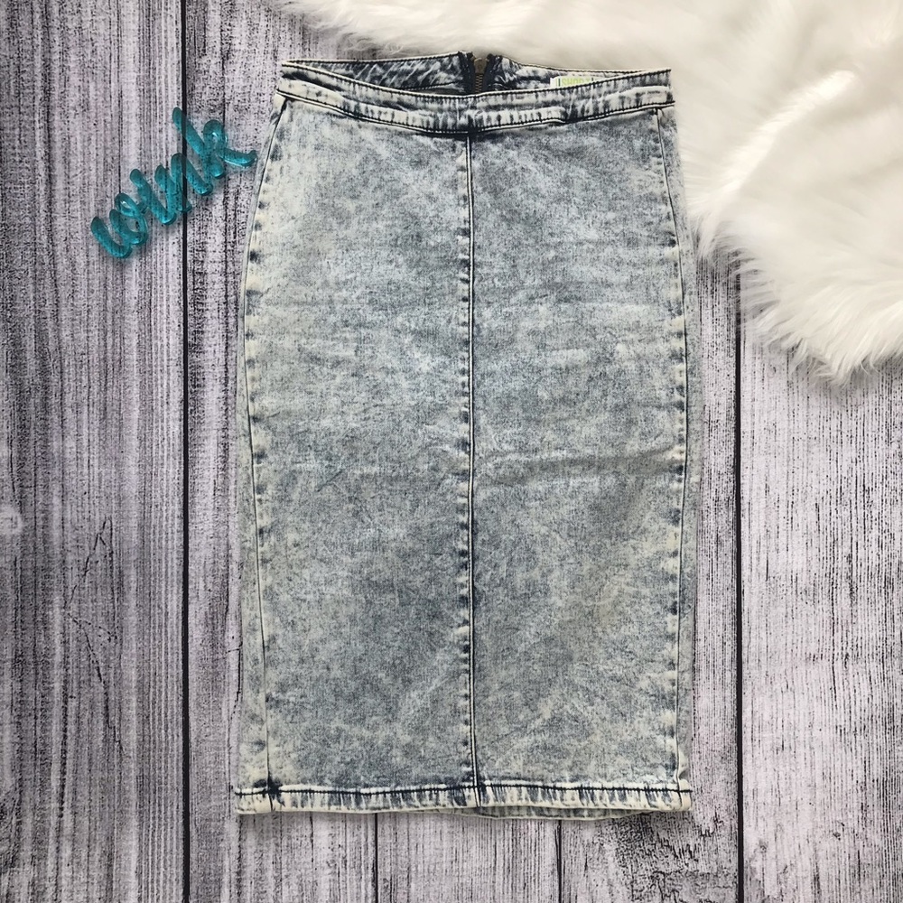 SHOP TT Vintage Light Acid Wash Denim Skirt 10049